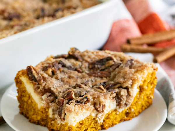 Pudding Cake with Crunchy Pumpkin Topping