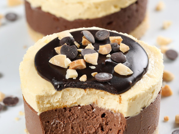 Effortless Chocolate Cheesecake with Peanut Butter