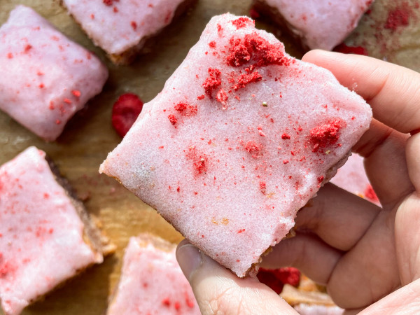Strawberry and Marshmallow Blondie Treats