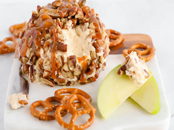 Apple Pie Inspired Cheese Ball