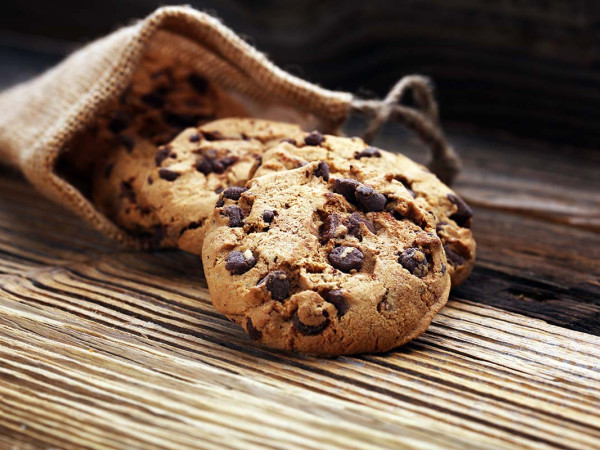 Cookies with Chocolate Chips and Honey