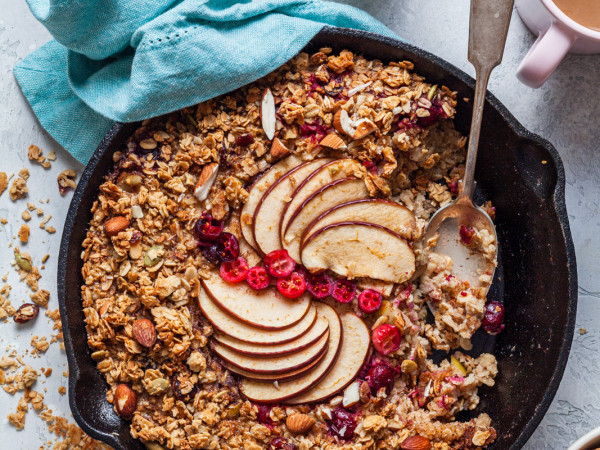 Oatmeal with Cranberries and Apples