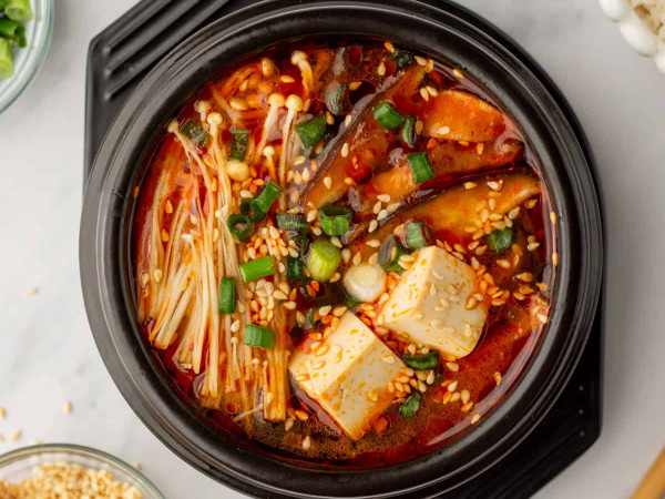 Quick Tofu Soup Made with 5 Ingredients