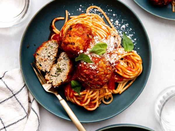 Meatballs Made with Turkey and Zucchini, Served with Roasted Pepper Sauce