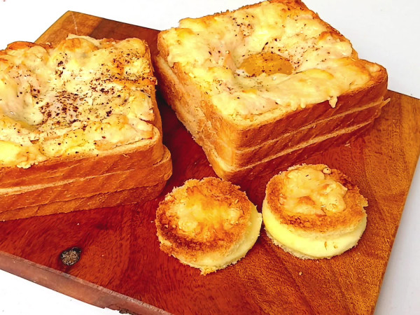 Egg and Cheese Delight Sandwich