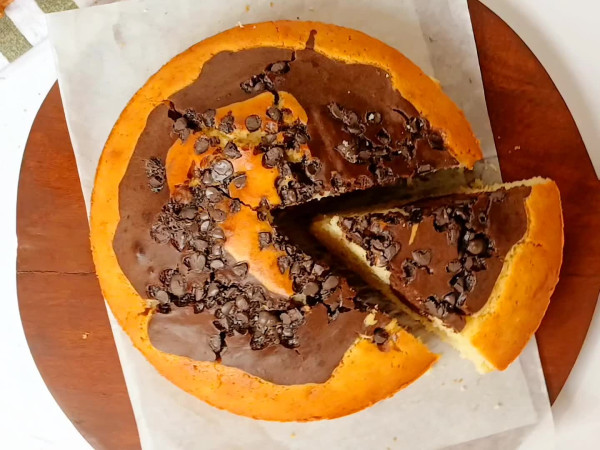 Chocolate and Vanilla Marble Cake