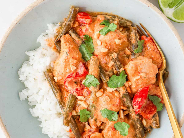 Chicken and Basil in Peanut Curry