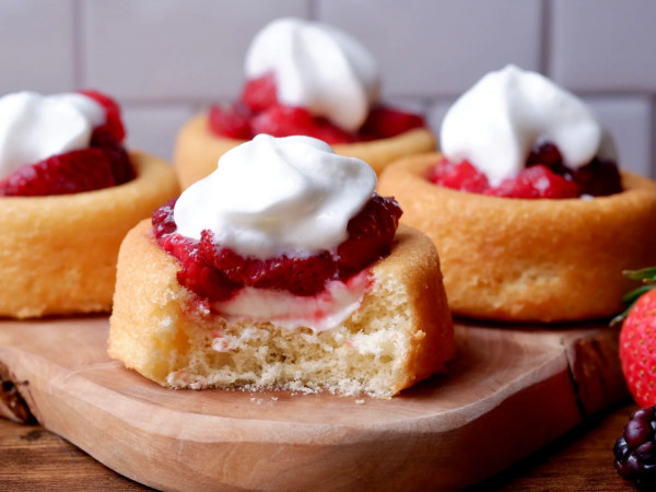 Portable Berries and Cream Shortcake