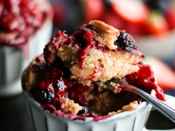 Mini Mug Cakes with Peanut Butter and Jelly