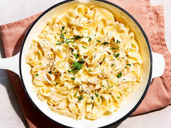 Classic Fettuccini Alfredo