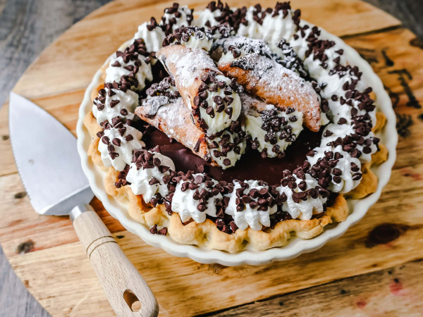 Cannoli Filled with Chocolate Chips
