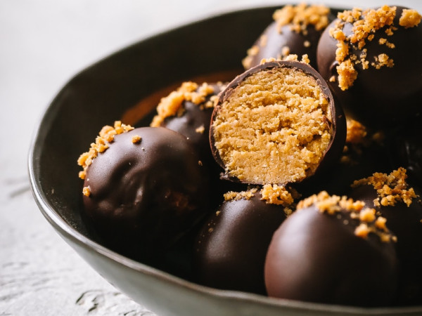 Pumpkin Pie-Flavored Chocolate Truffles