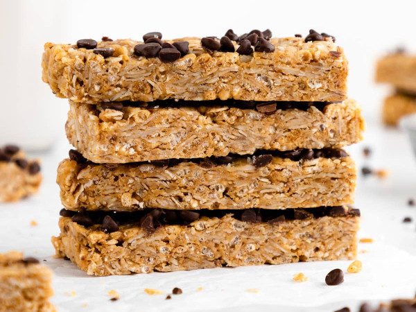 No-Bake Granola Bars with Chocolate Chips and Coconut