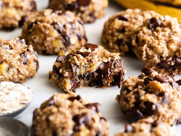 Quick and Easy Oatmeal-Banana Cookies for Breakfast