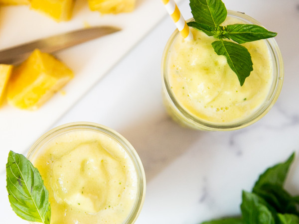 Smoothie with Pineapple and Basil