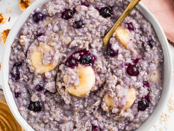 Rosemary-Infused Banana and Blueberry Oatmeal