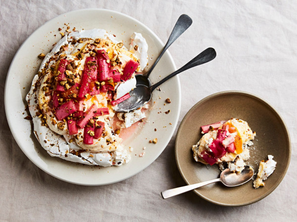 A Theatrical Twist on Pavlova