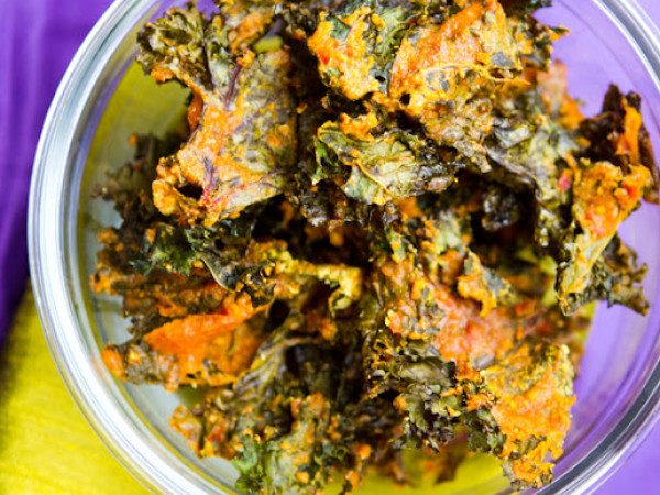 Raw Cashew-Infused Cheesy Kale Chips