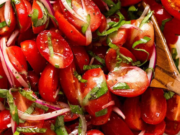Tomato and Basil Salad Delight
