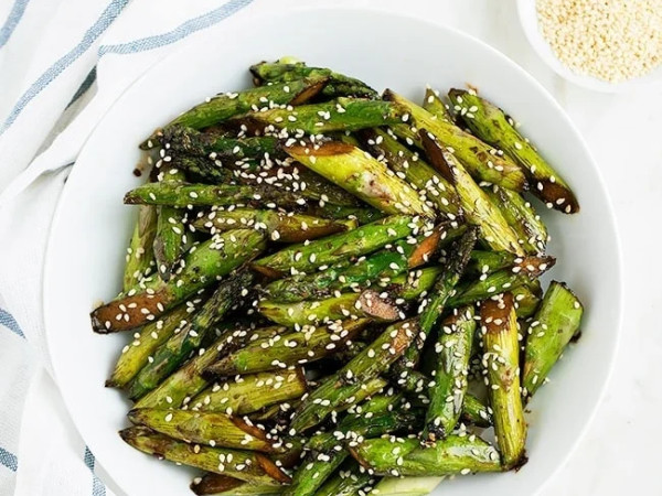 Zesty Asparagus with Crunchy Sesame