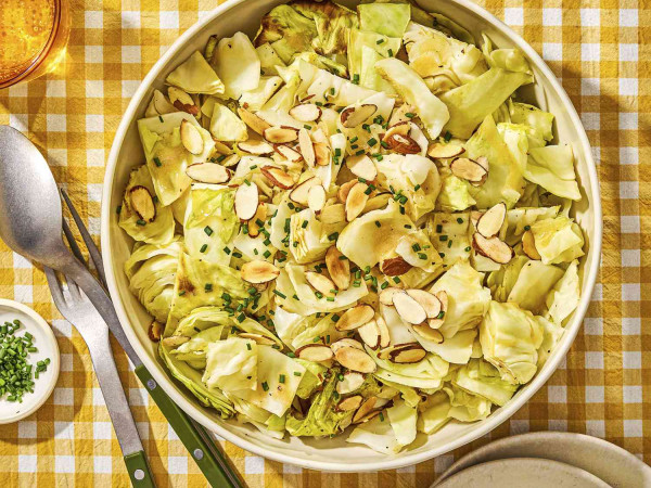 Flavorful Garlic Cabbage Salad