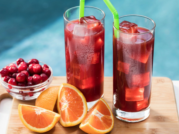 Iced Tea with Cranberry and Orange