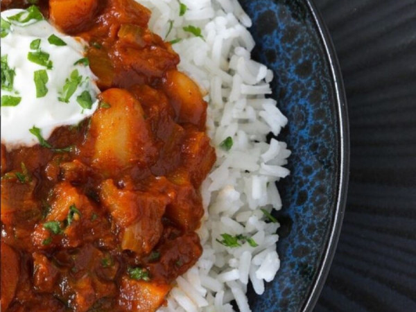 Curry of Bell Peppers, Tomatoes, and Potatoes in Indian Style