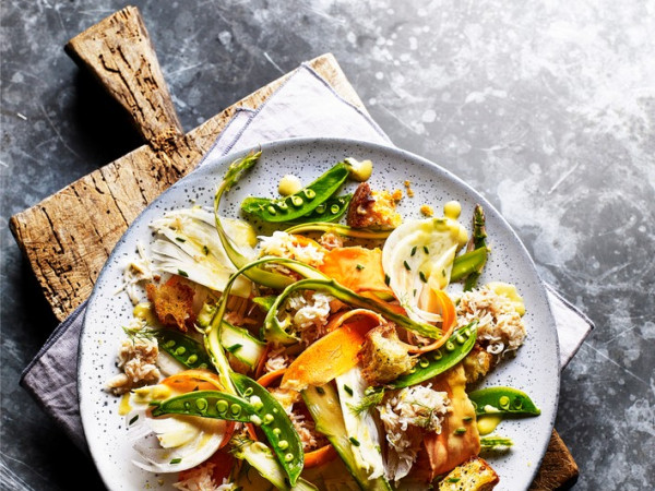 Salad with Asparagus and Crab