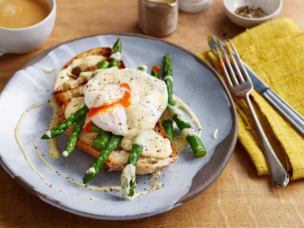 Asparagus and Poached Eggs