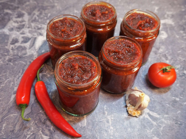 Smoky Tomato and Onion Relish