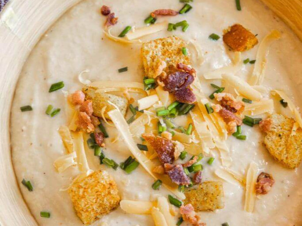 Slow-Cooked Creamy Cauliflower Soup