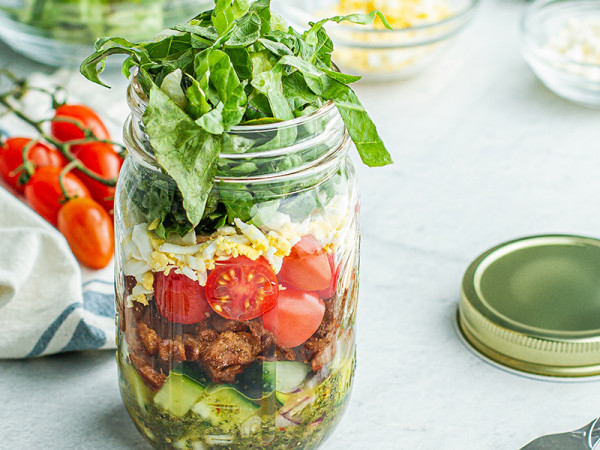 Mason Jar Steak Salad with Greek Flavors