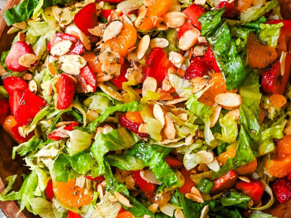 Jarred Spinach Salad You Can Prepare in Advance