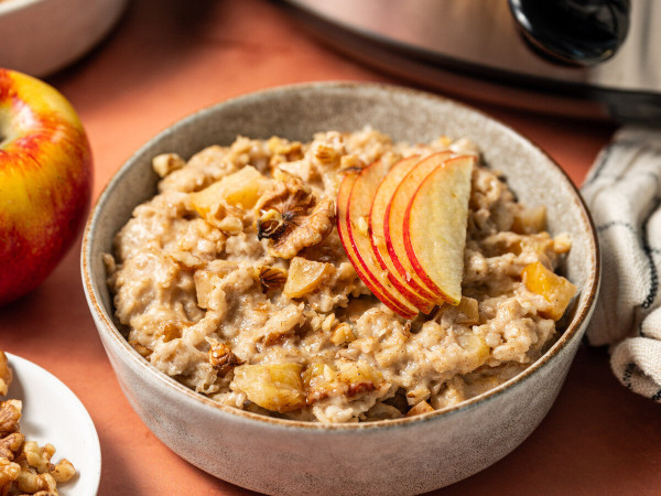Slow-Cooked Oatmeal with Apples