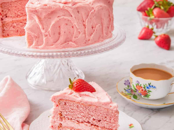 Airy Strawberry Layer Cake