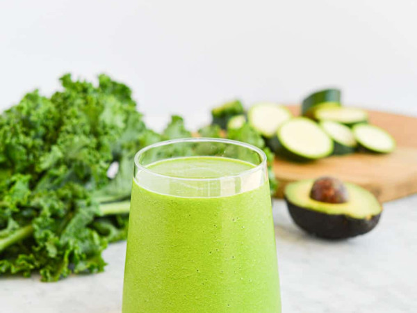 Avocado and Spinach Smoothie for Keto Diet