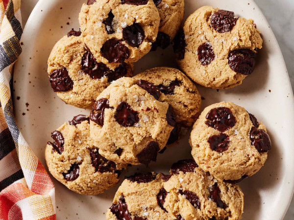 Almond Pulp Cookies Featuring Rich Dark Chocolate (Sugar-Free)
