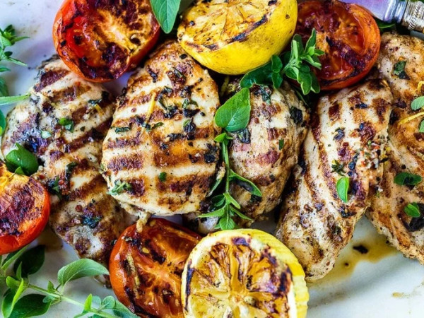 Herb-Infused Chicken Spring Mix