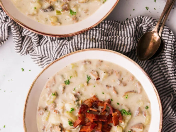 Cauliflower Clam Chowder with Fewer Calories
