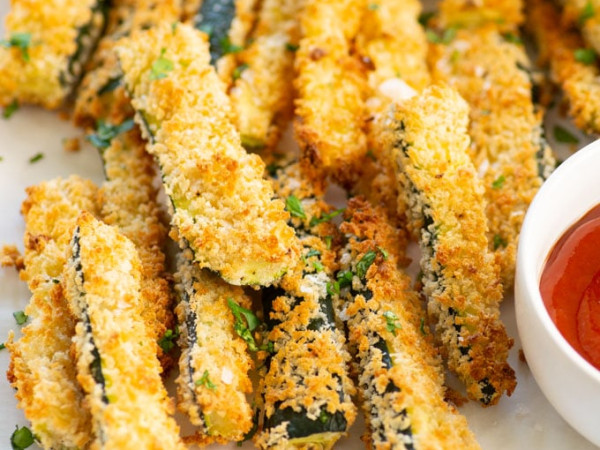 Crispy Vegan Zucchini Sticks from the Oven