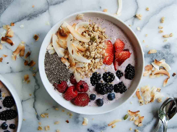 Yogurt and Berry Breakfast Smoothie