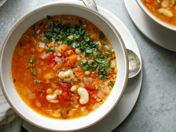 Hearty Spicy Black Bean and Quinoa Soup