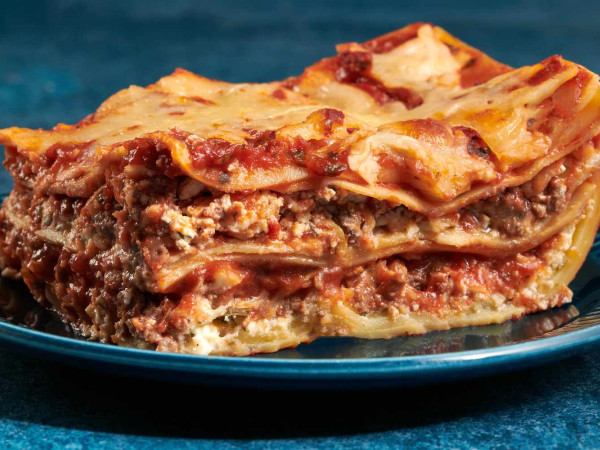 Lasagna with Kale and Meat Sauce