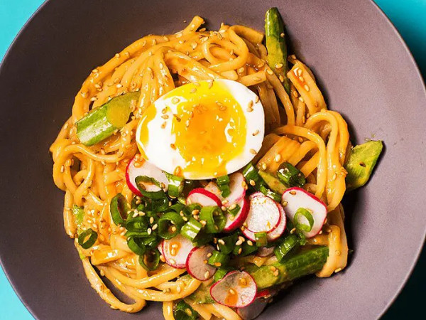 Vegetarian Udon with Creamy Peanut Sauce