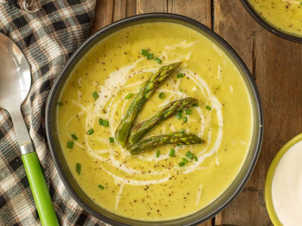 Creamy Asparagus Soup with Thyme