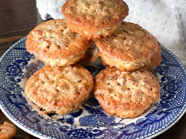 Mini Muffins with Honey and Pecans