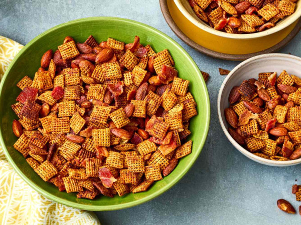 Crunchy Bacon Treat Mix