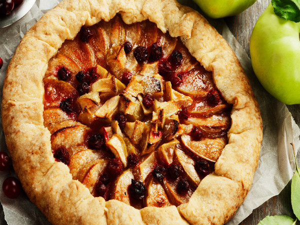 Country-Style Tart with Cranberries and Apples