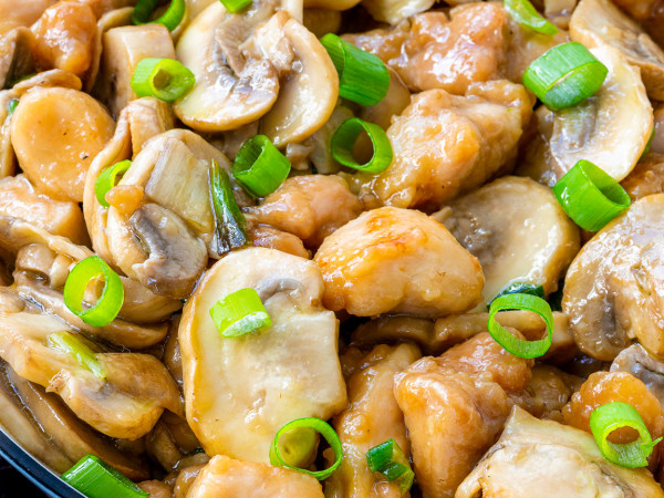 Stir-Fried Chicken Thighs with Garlic and Mushrooms