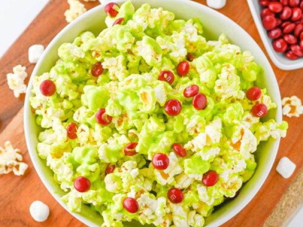 Green-Themed Popcorn Treat